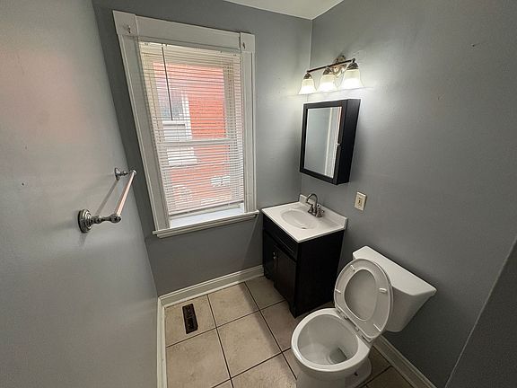 4th image of 3008-3010 Henrietta St #3010-1F