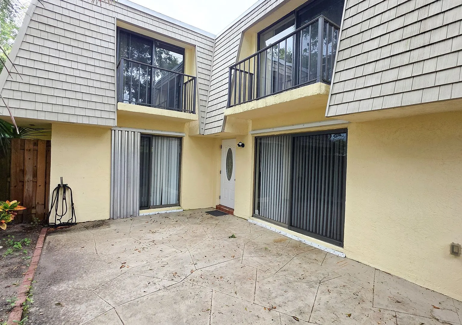 Tropic Villas North 2 bedroom 2 1/2 bath condo — Photo 2