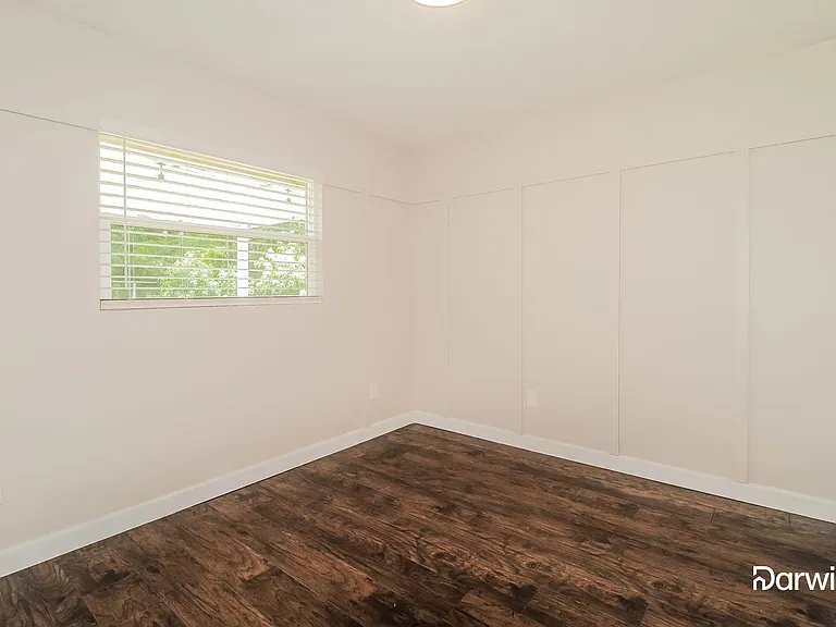 2244 Coventry Dr — Photo 13