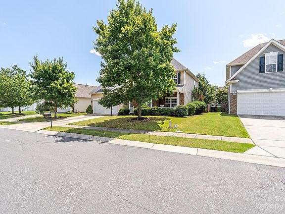 3rd image of 14719 Watertrace Dr