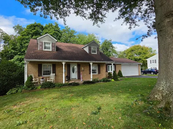 12 Winchester Rd, Shrewsbury, PA 17361