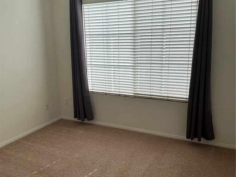 408 Middlebury Ct — Photo 29