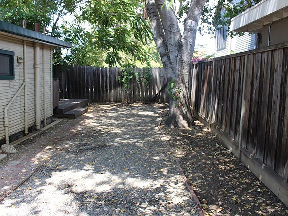 3rd image of 697 Menlo Ave #B