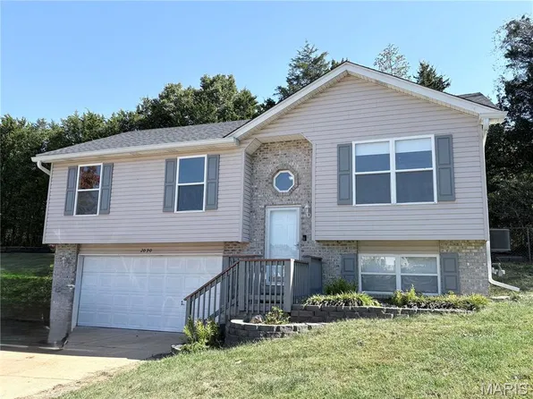 2090 Camino Real Dr, Herculaneum, MO 63048