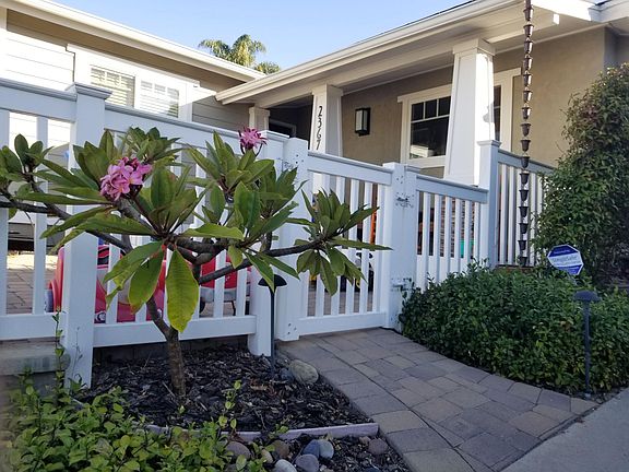 Side gate to the front entrance without steps.