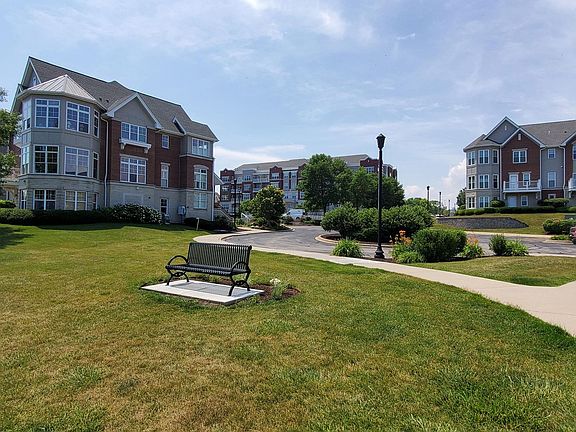 2nd image of 3862 S Lake Shore Dr #405