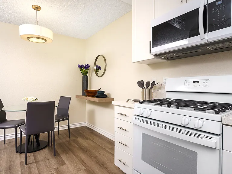 Sunstone Place Apartments — Photo 13
