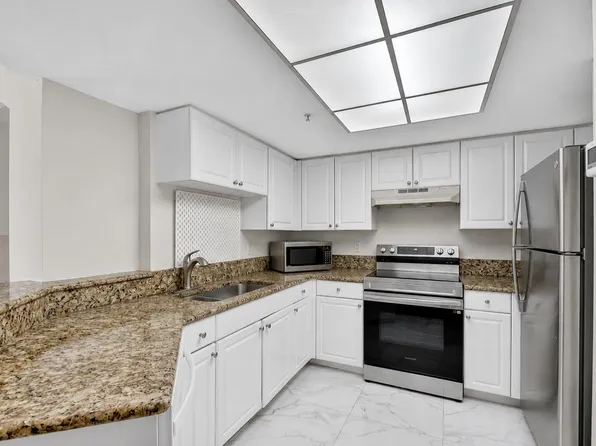 600 Crestwood Court N #607, Royal Palm Beach, FL 33411