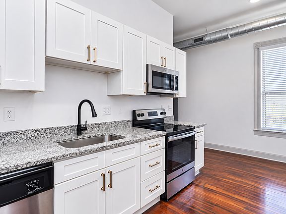 3rd image of 1039 Lee St Unit 3