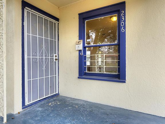 3rd image of 2306 W Magnolia Ave