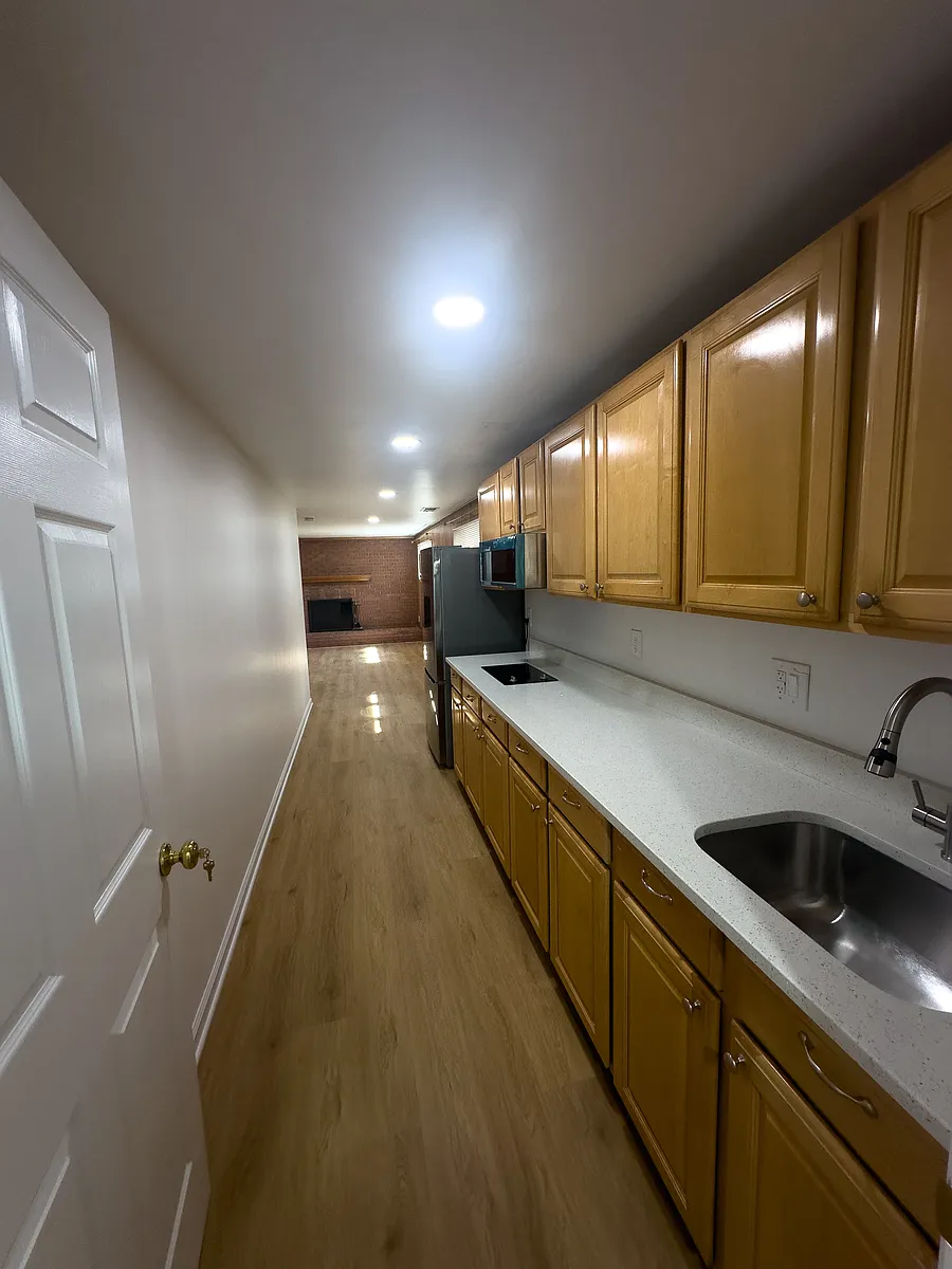 Building Photo - 15007 Carlbern Dr #BASEMENT