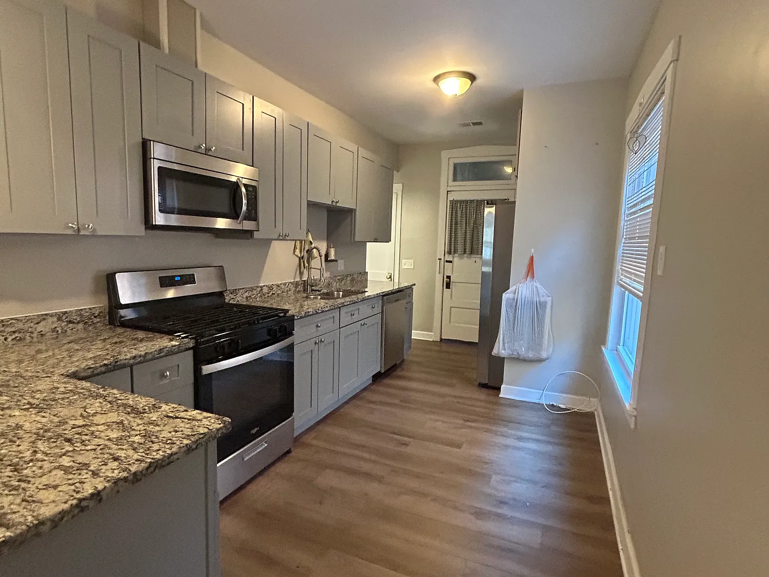 3 bed, 1400 sqft, $2,195 — Photo 2
