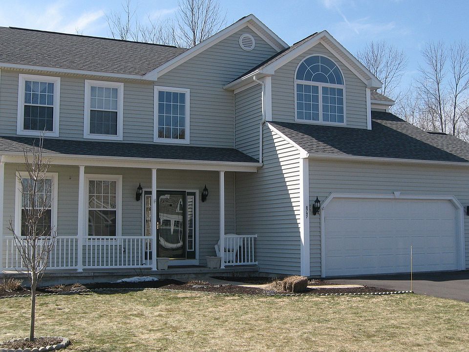 Spectacular Colonial in Brewerton!