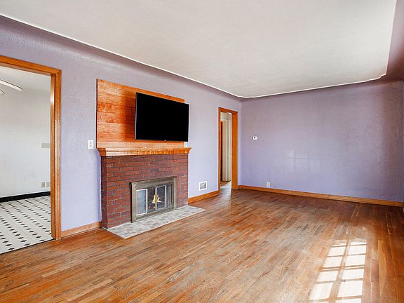 4th image of 558 Orleans Ave