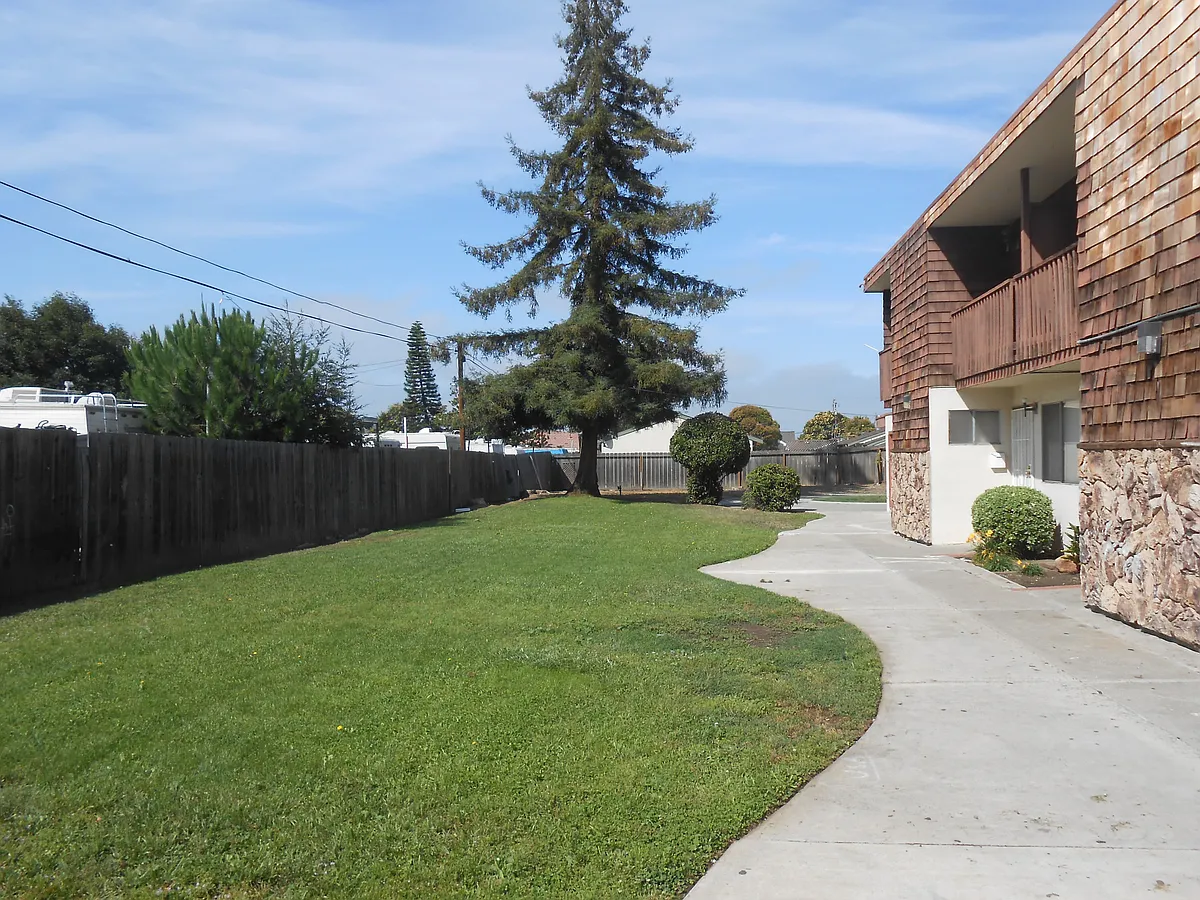 Exterior - 21371 Garden Ave