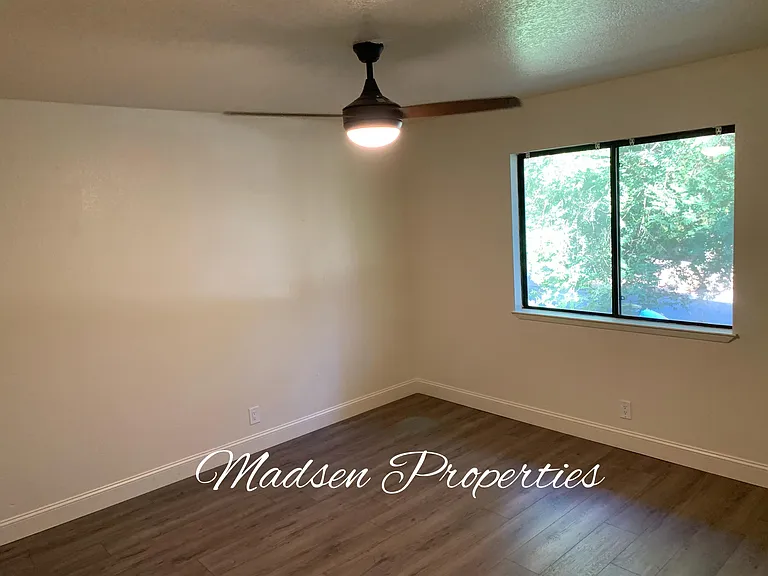 1340 West 4th Street - 4 — Photo 10