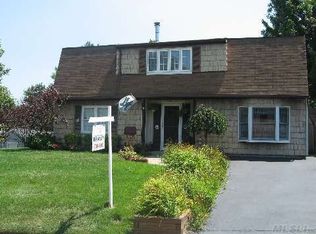 10 Rutgers Rd, Farmingville, NY 11738