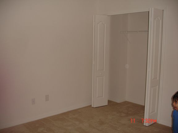 5th image of 218 Chippendale Ter