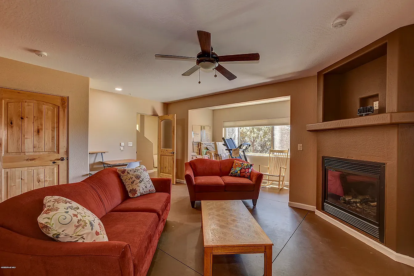 2 bed, 1100 sqft, $2,300 — Photo 3