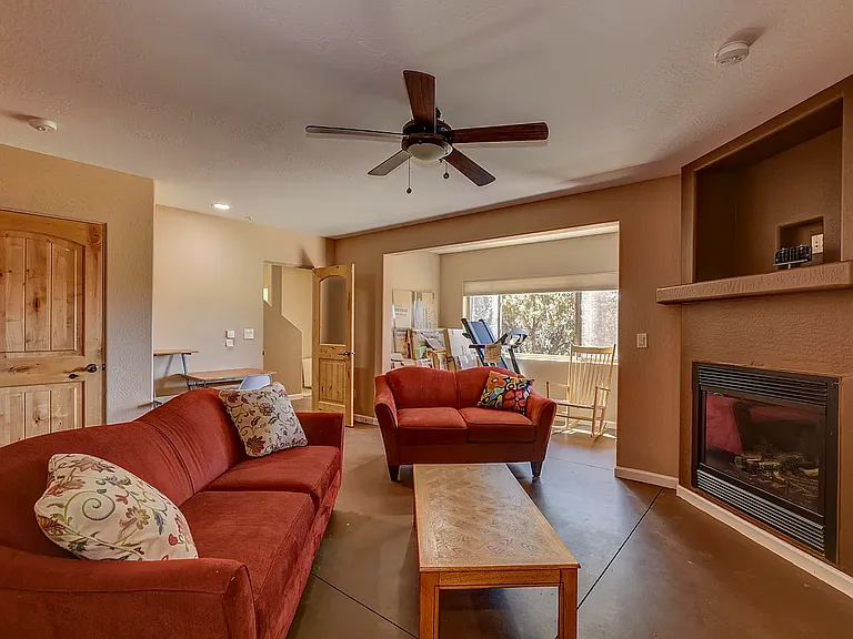 218 Jacob Ln — Photo 3