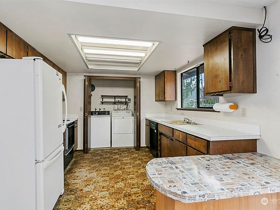 3rd image of 11912 47th Dr NE
