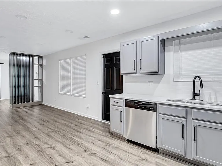 6234 Culver Dr — Photo 10