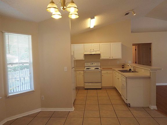 3rd image of 30 Riverdale Ln