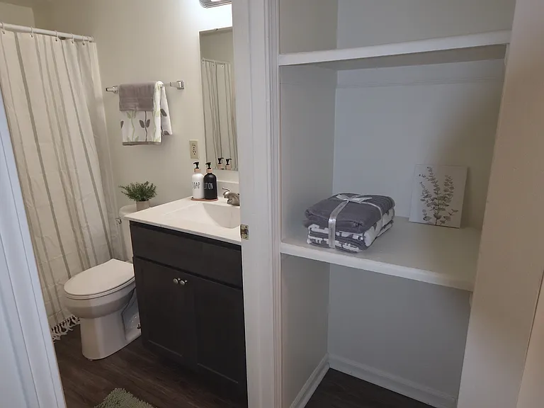 Waveland Place Apartments — Photo 32