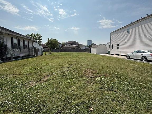 5th image of 414 Helios Ave