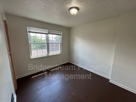 3rd image of 1320 Chardon Ct
