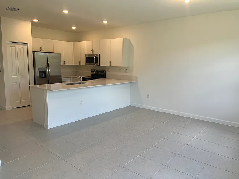 2628 SE 19th St #2628 — Photo 2