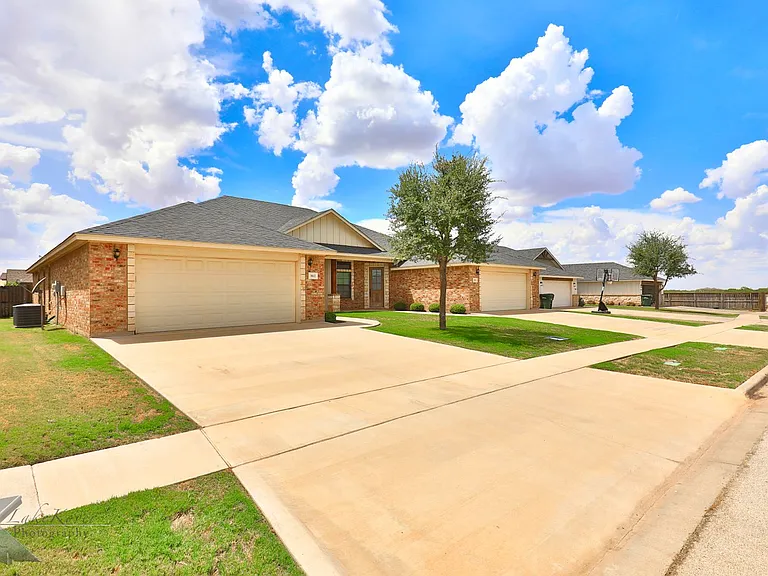 3812 Carrera Ln — Photo 2