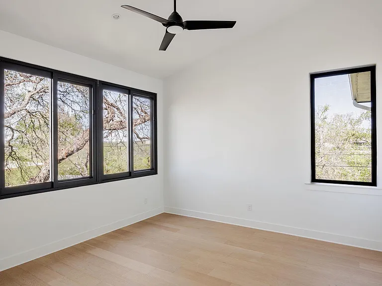2504 Bluffview Dr — Photo 31