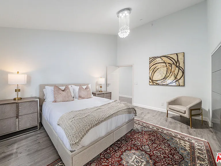 5010 Fulton Ave — Photo 36