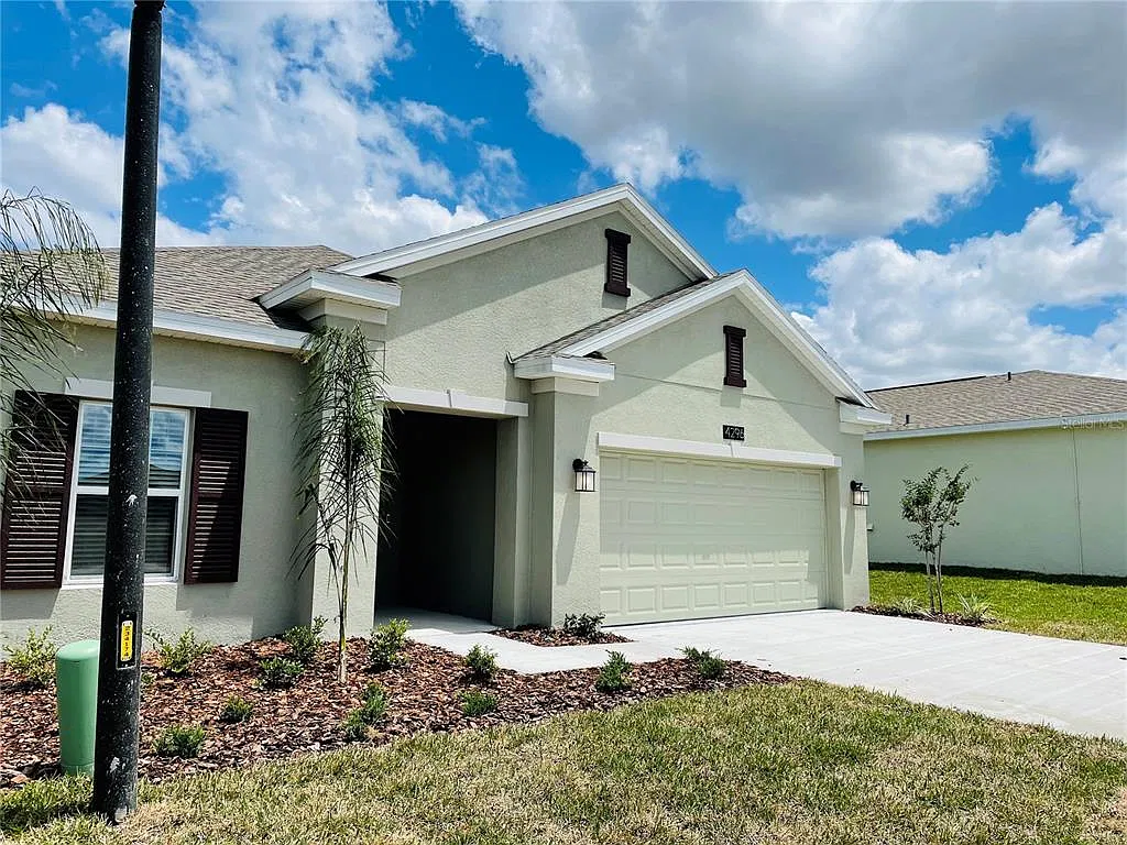 4 bed, 2.0 bath, 1903 sqft, $2,300 — Photo 2