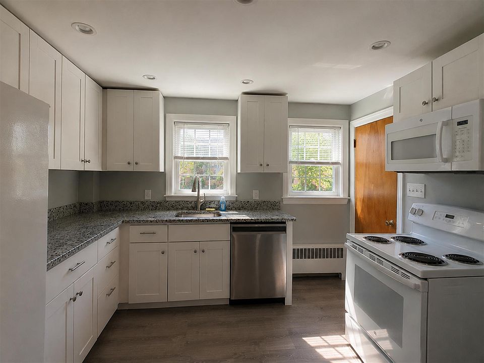 1st image of 10 Grove St #1