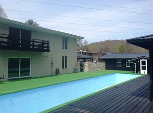 260 Hidden Valley Rd, Kenova, WV 25530