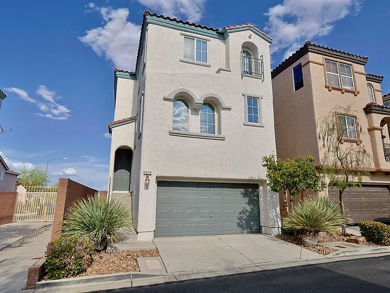 9578 Summer Furnace St — Photo 3
