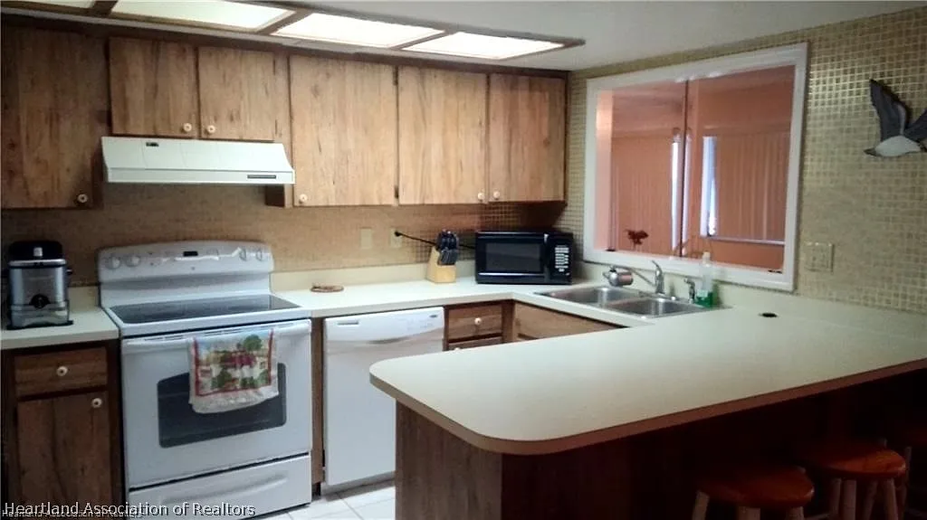 2 bed, 2.0 bath, 1482 sqft, $1,250 — Photo 2