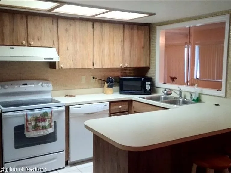 1561 Lakeview Dr #985 — Photo 2