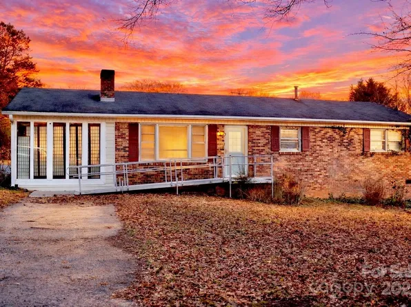 1930 Mountainbrook Dr, Gastonia, NC 28052