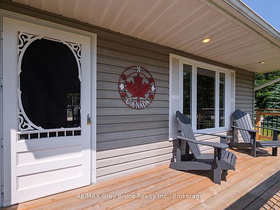 3rd image of 32 Sugarbush Rd