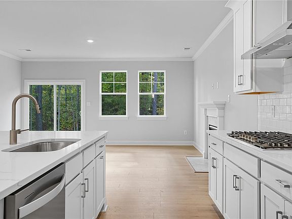 5th image of 124 Gallop Way