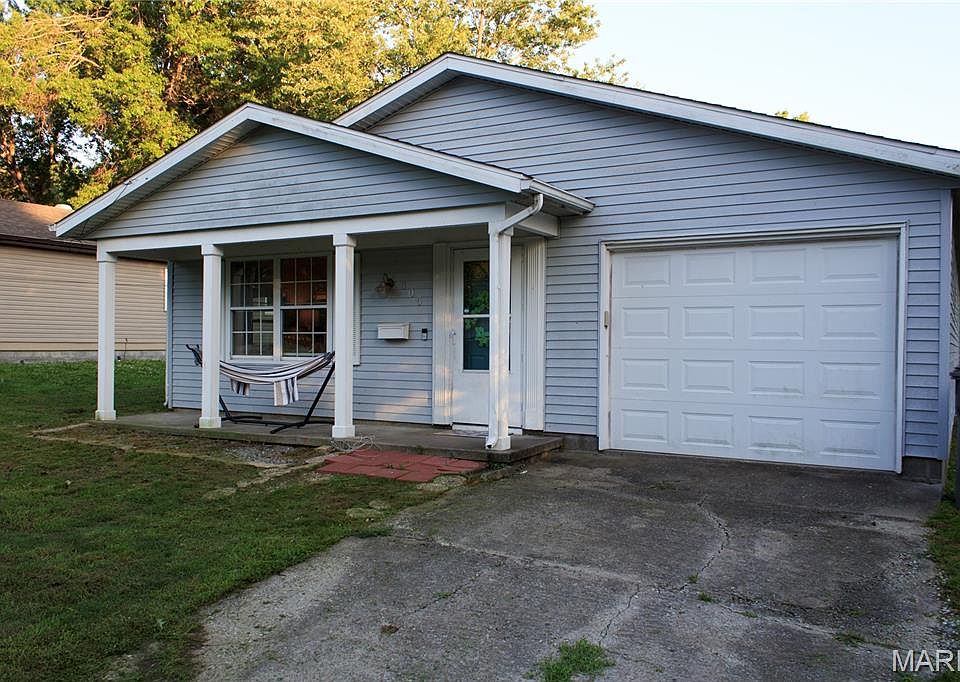 1st image of 305 Barr St
