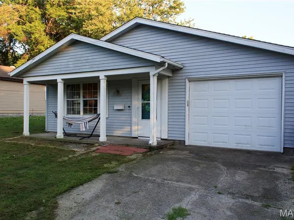 305 Barr St, Carterville, IL 62918