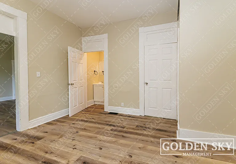 216 N Pershing Dr — Photo 2