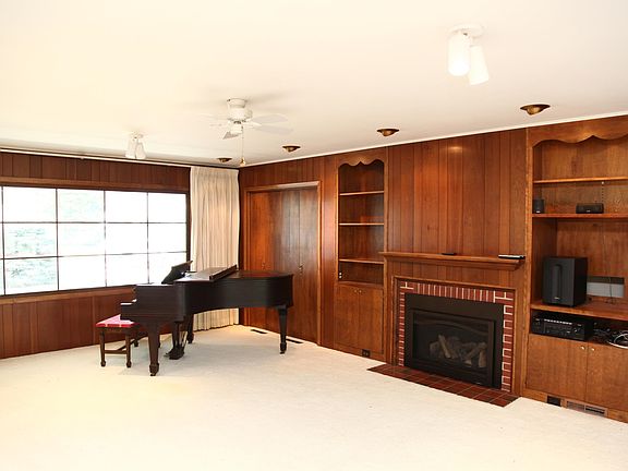 5th image of 1806 Plum Creek Ln