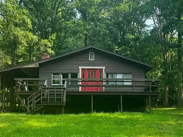 207 Horse Shoe Bend Rd, Acme, PA 15610