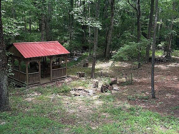 4th image of 415 Fruit Farm Rd E