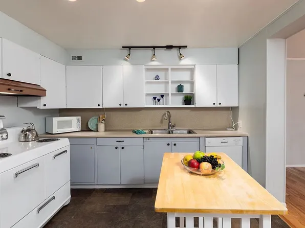 1524 Richmond Dr NE, Albuquerque, NM 87106